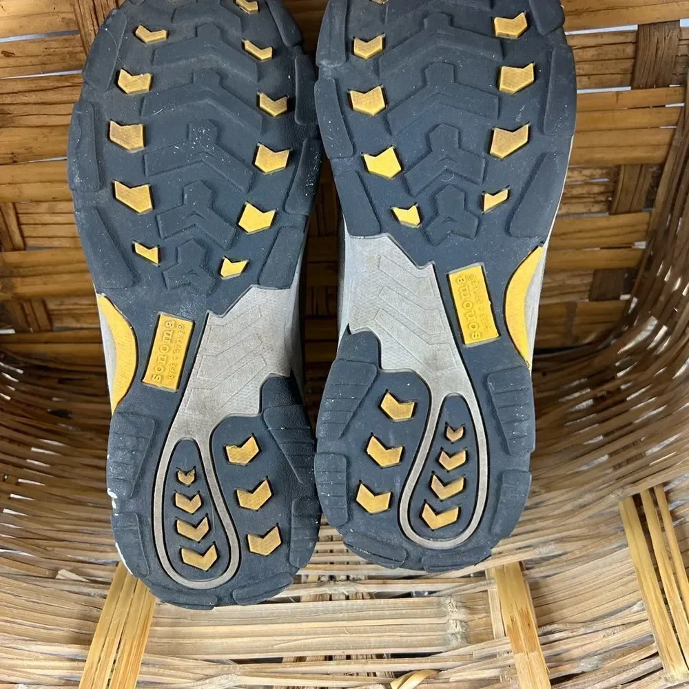 ‎Sonoma boy slip resistant shoes size 5